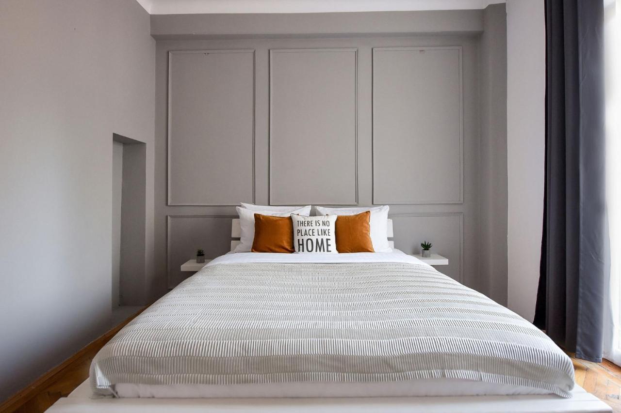 Stylish & Spacious Apartment Near The Old Town - A Touch Of History, A Dash Of Modernity Bucharest Luaran gambar