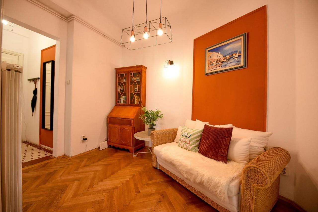 Stylish & Spacious Apartment Near The Old Town - A Touch Of History, A Dash Of Modernity Bucharest Luaran gambar