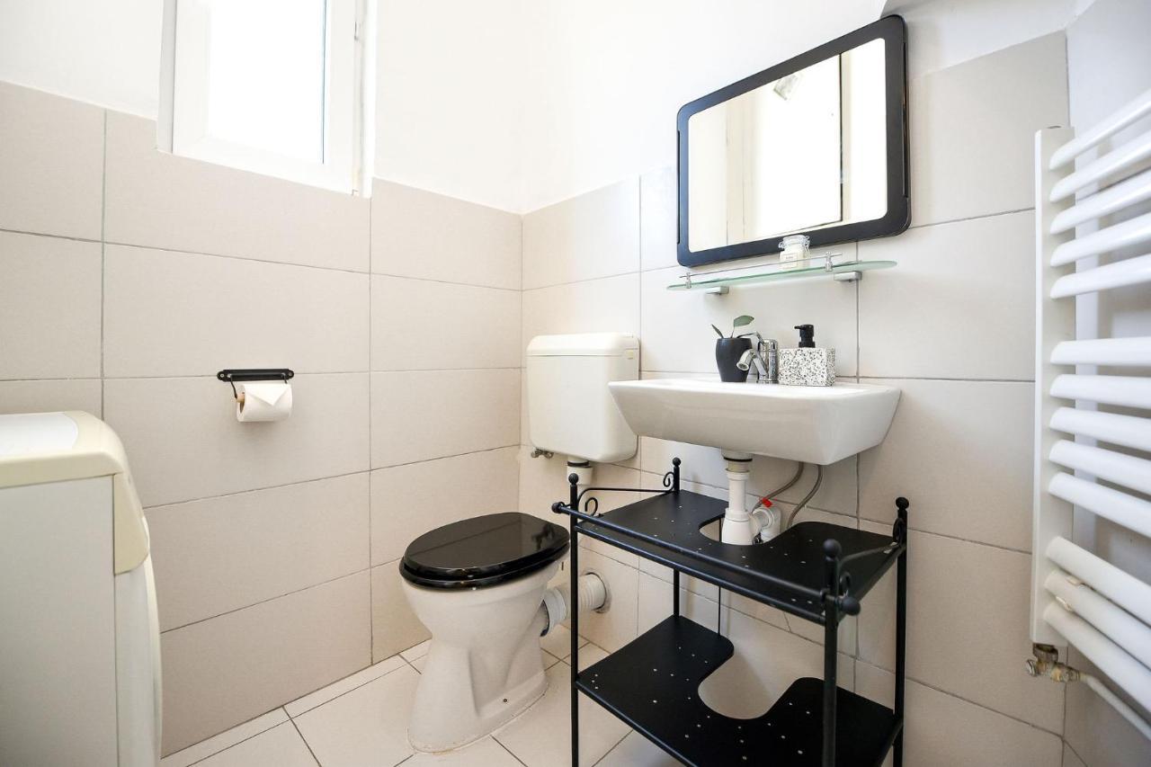 Stylish & Spacious Apartment Near The Old Town - A Touch Of History, A Dash Of Modernity Bucharest Luaran gambar