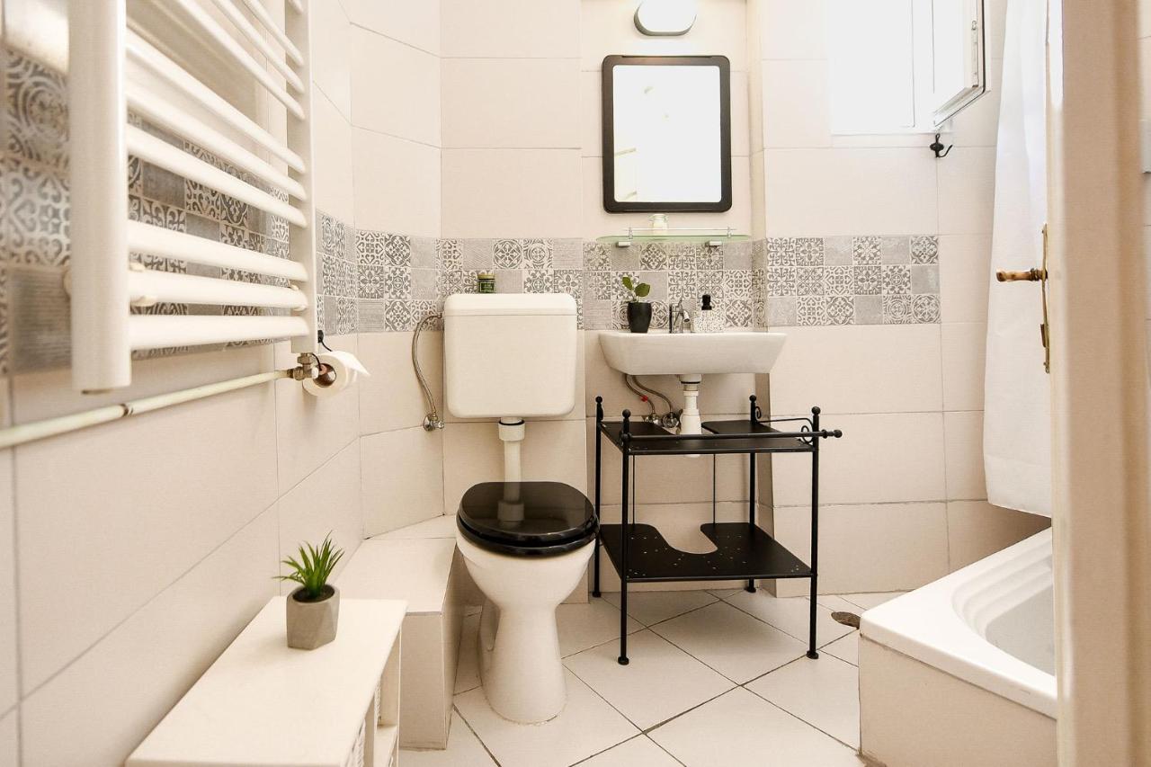 Stylish & Spacious Apartment Near The Old Town - A Touch Of History, A Dash Of Modernity Bucharest Luaran gambar