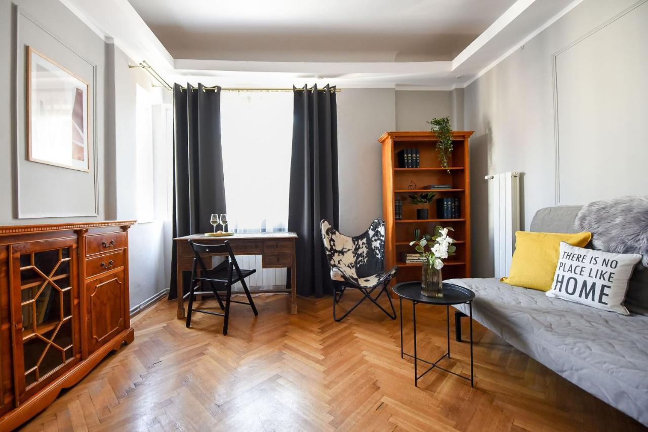Stylish & Spacious Apartment Near The Old Town - A Touch Of History, A Dash Of Modernity Bucharest Luaran gambar